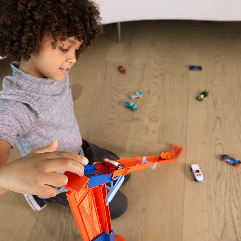 Oryginalne zabawki Hot Wheels na kółkach, szybkiej poruszające się pojazdy transportowe, możliwość przechowywania i montażu, model samochodu HDY92, prezenty dla chłopców, dostępne od ręki.