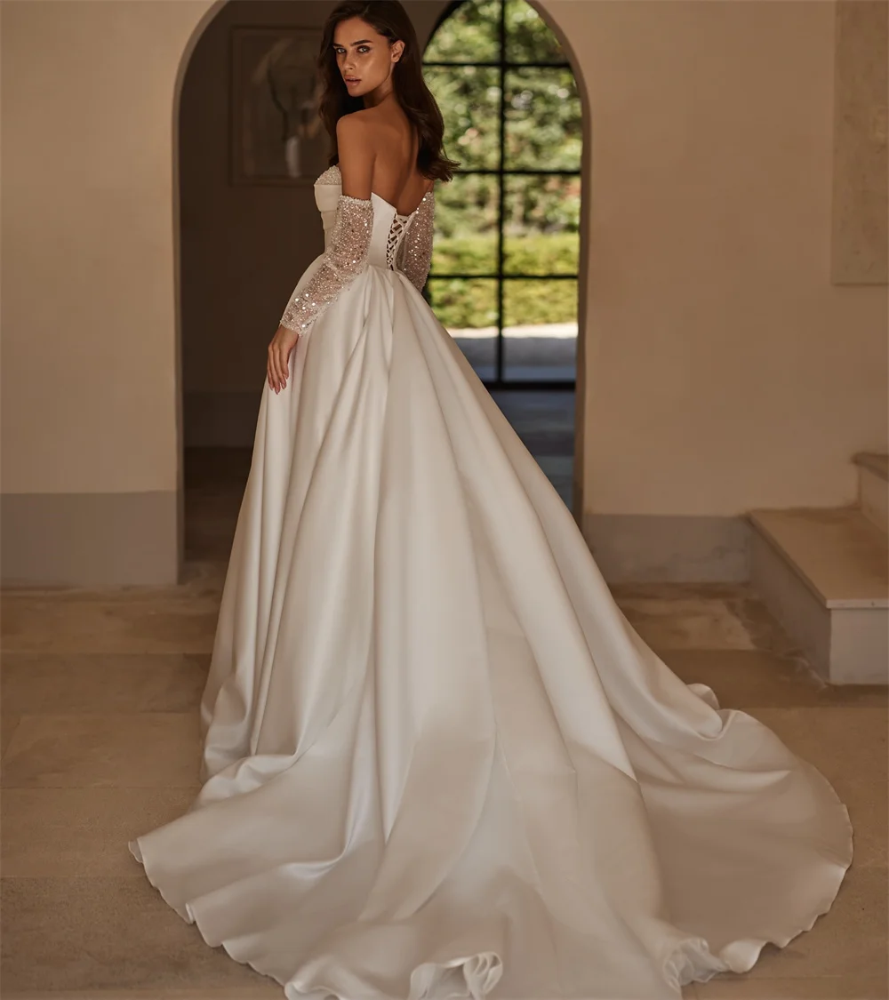 فساتين المشاهير الرسمية المصنوعة من الساتان الأبيض المخصصة الكلاسيكية بدون حمالات وأكمام قابلة للانفصال وفتحة جانبية وسحاب خلفي رداء السهرة