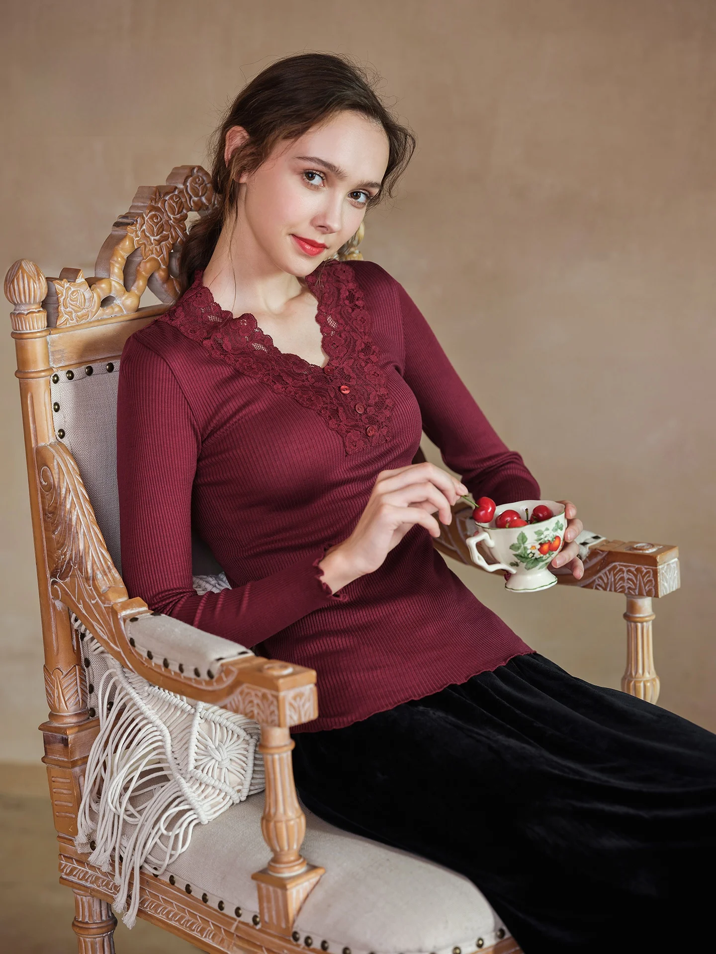 base-in-cotone-lungo-sve-slim-fit-per-donna-con-bordi-in-pizzo-design-semplice-e-versatile-puo-essere-indossato-come-capispalla-o-biancheria-intima