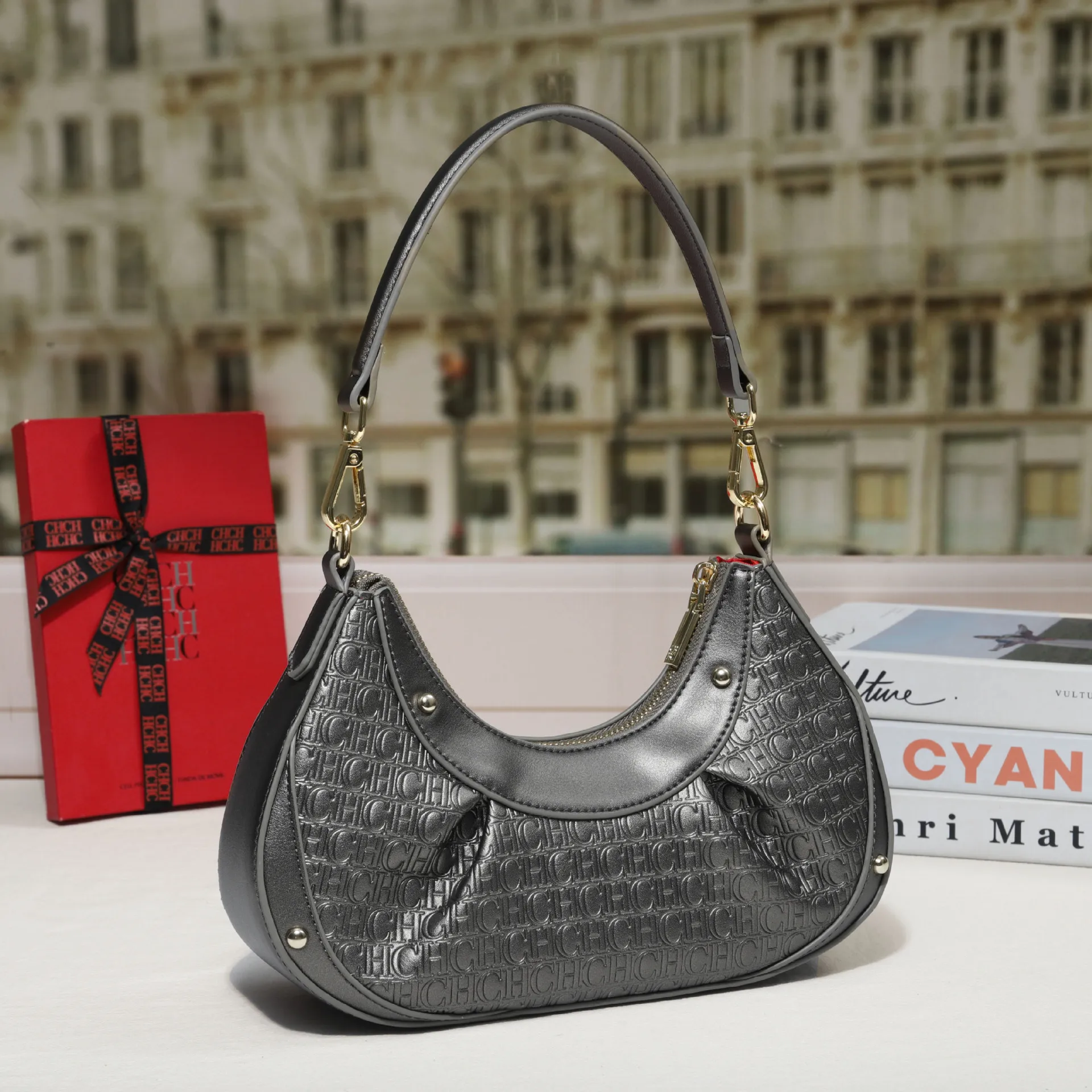 حقيبة كروس نسائية أنيقة متعددة الاستخدامات من كارولينا هيريرا، حقيبة كتف شعبية للغاية يتم ارتداؤها تحت الذراع #3