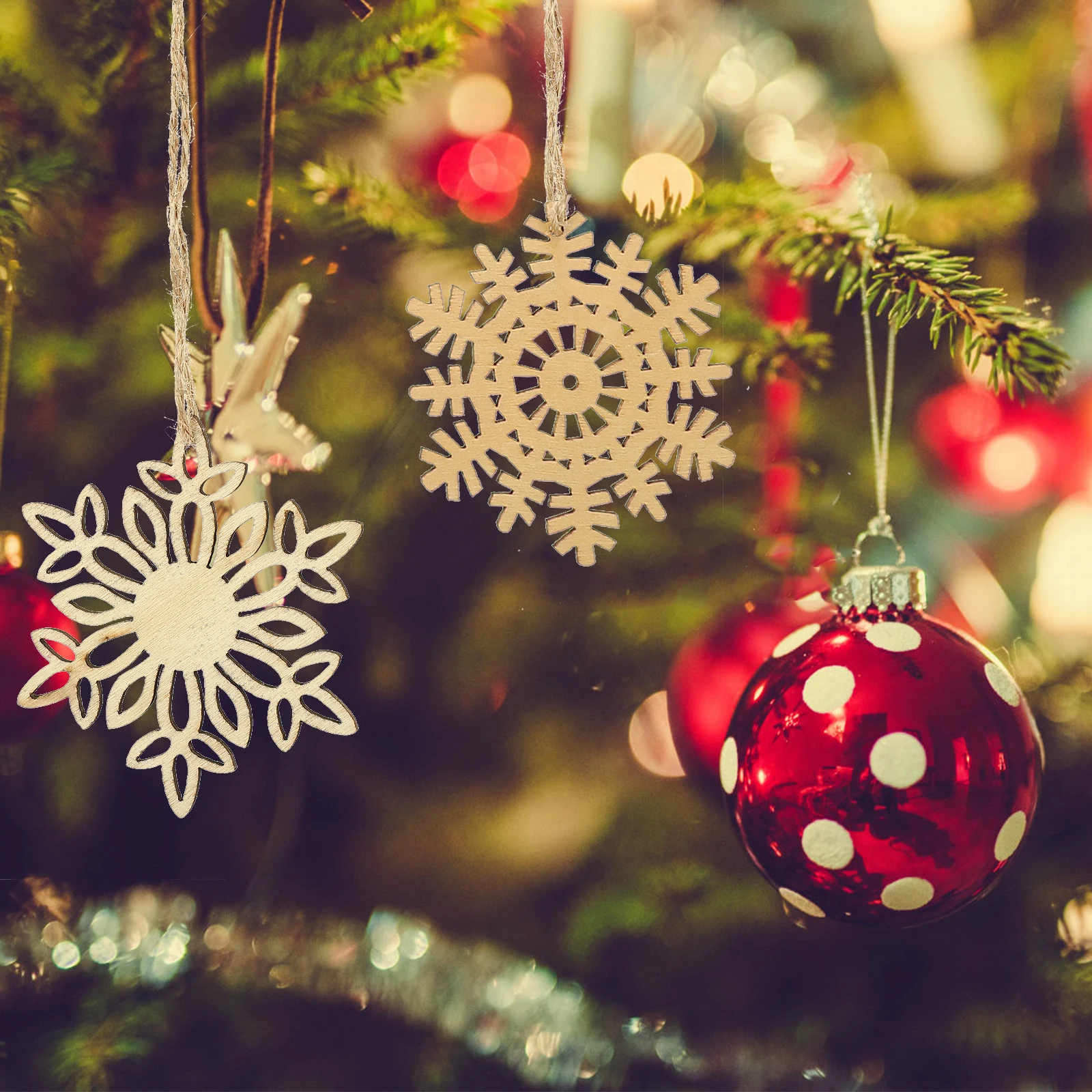 

24Pcs Xmas Wooden Snowflake Ornaments Delicate Design Create Happy Atmosphere Perfect for Home Garden Xmas Decoration