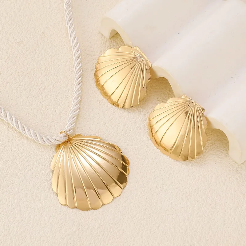 Summer New Ocean Fan Shell Pendant Earrings Necklace Set Wholesale of Fashionable Women\'s Beach Parties, Trendy Leisure Jewelry