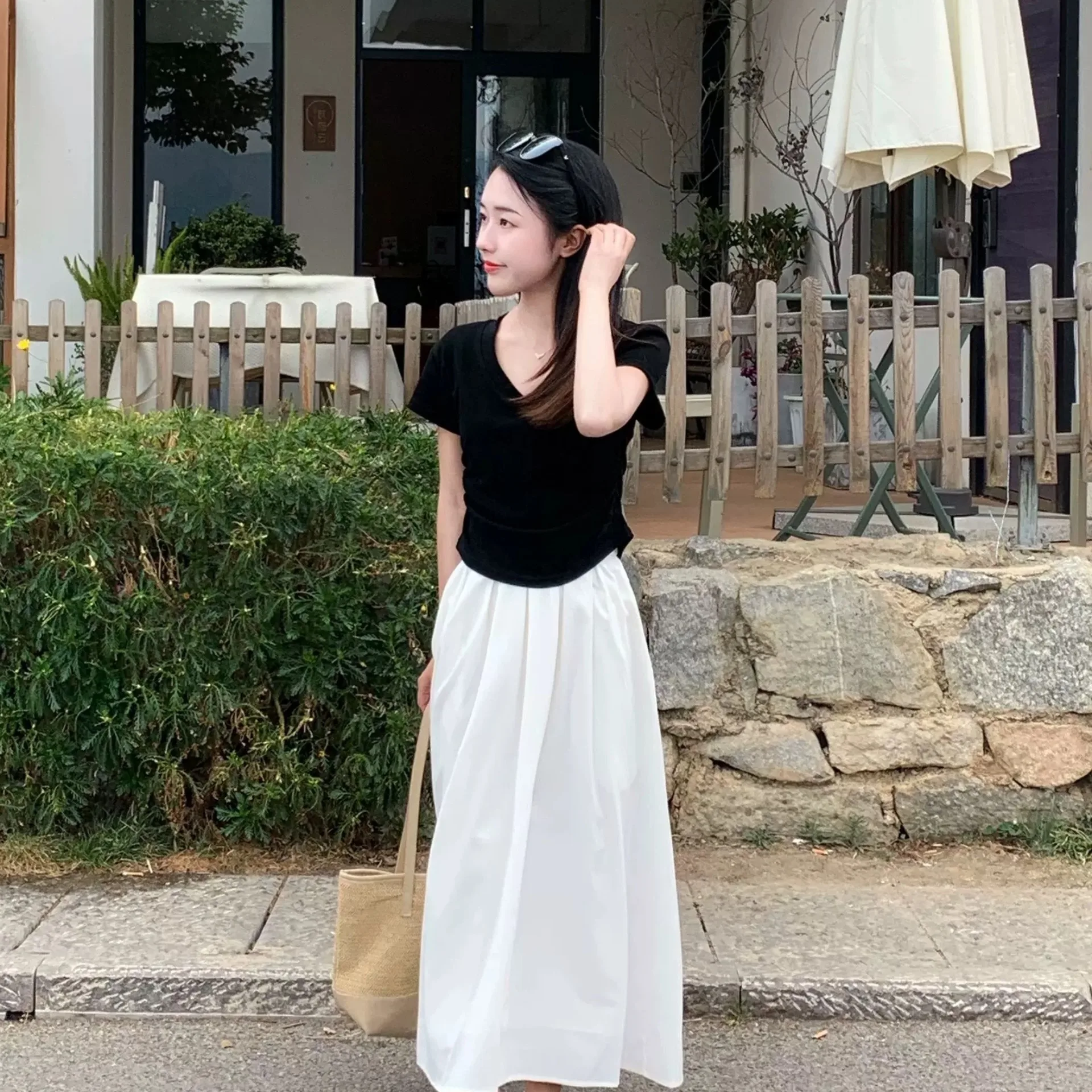 

Black V-Neck Short-Sleeved T-Shirt Women's Slim Fit Waist-Cinching High Waist Summer Style Handmade Stitched Cotton Top