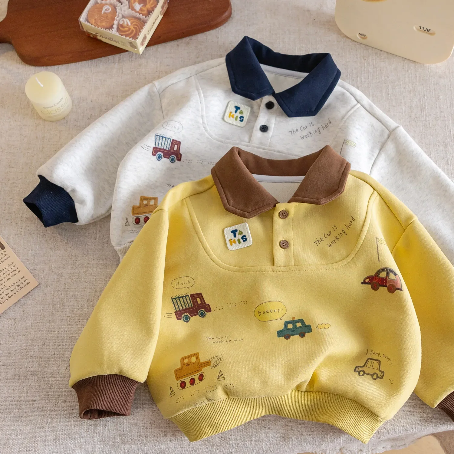 Neues Kinder-Frühlings- und Herbst-Oberteil für Mädchen und Jungen, bequemes Baumwoll-Unterhemd, Baby- und Kinder-T-Shirt mit Cartoon-Motiv, Polokragen, langärmliges T-Shirt. – Detail 2