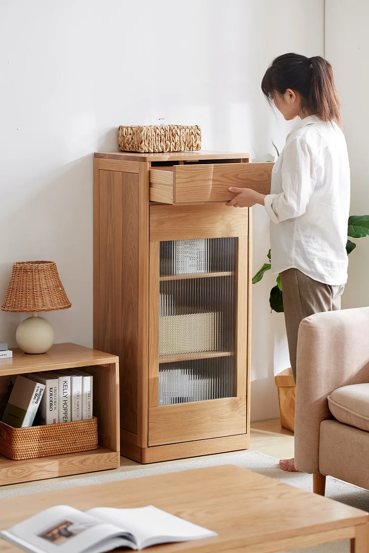 Мебель для гостиной в стиле шебби-шик из массива дерева 2 стиля: тумба-стеллаж и деревянный комод