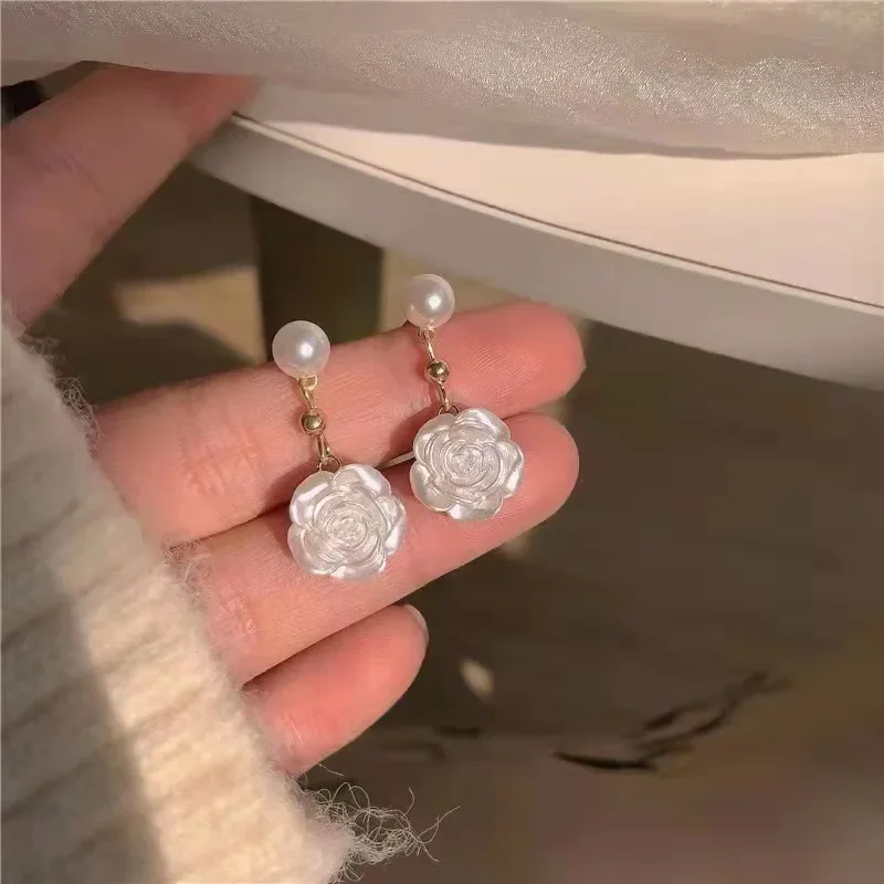 

2024 Ins New Fashion Trend Unique Design Elegant Delicate Zircon Camellia Flower Earrings High Jewelry Party Favors for Women