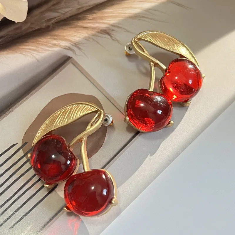 HUANZHI Red Resin Metal Cherry Stud Earring for Women Cute Elegant Vintage Personality Irregular Jewelry 2023 Autumn New