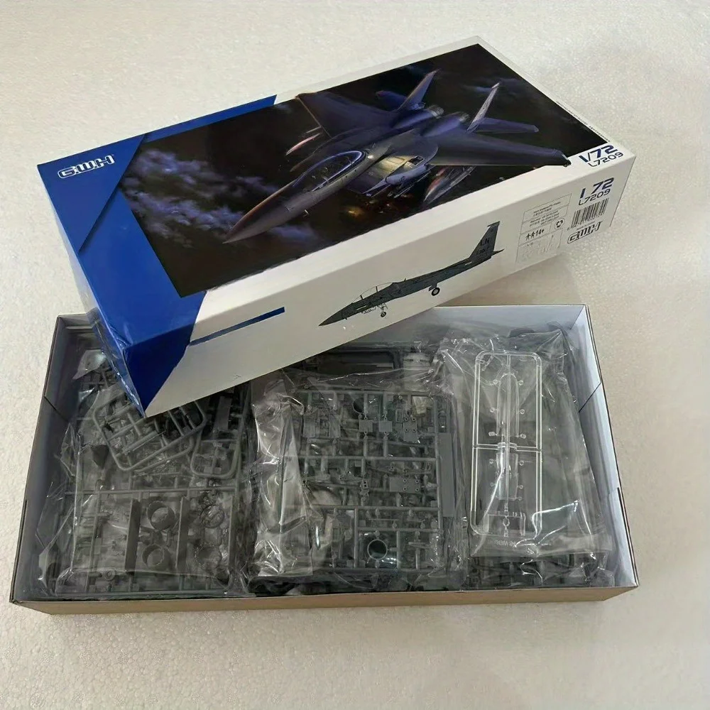 

Assemble Attack Aircraft Scale Model Kit L7209 US F-15E fighter attached Mount 1:72 By Great Wall Hobby
