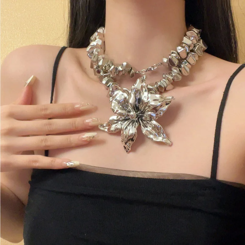 

Vintage Flower Choker Necklace Chunky Irregular Beaded Design Gold Silver Tone Statement Choker Necklace Party Jewelry