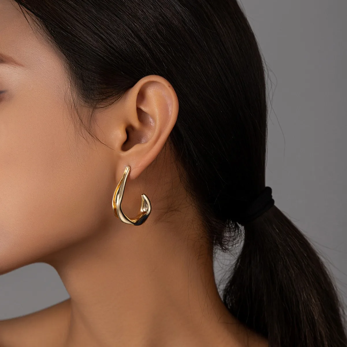 

European and American earrings, high-end ins irregular line design temperament, niche style earrings, women's light luxury fashi