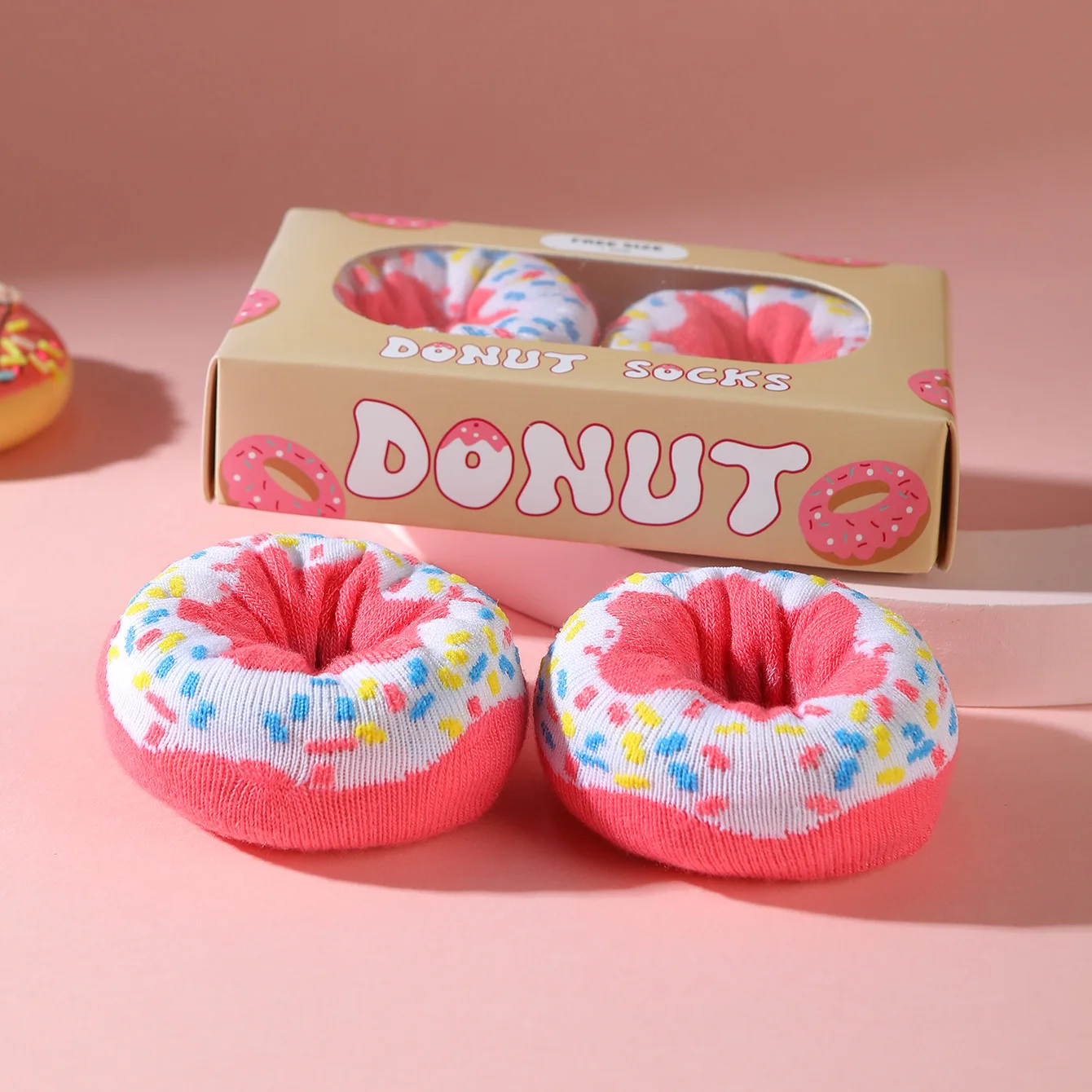 1 Paar mittelhohe Socken für Männer und Frauen, neuartige und lustige bunte rosa Donut-Geschenkbox-Socken, europäische und amerikanische Mode, trendiger Stil, bequem und atmungsaktiv, Party-Casual-Neuheitsgeschenk, Valentinstag, Weihnachten, Weihnachtsmann, Herbst- und Winterstil, All-Stil, süße und lustige Socken