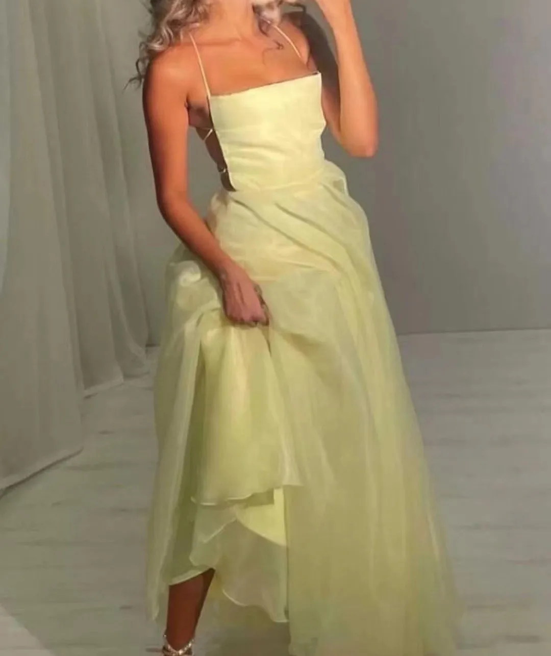 

Light Yellow Organza A Line Prom Dresses Lace Up Back Long Party Evening Gowns Sexy Women Wear Bridesmaid Dress for Weddings