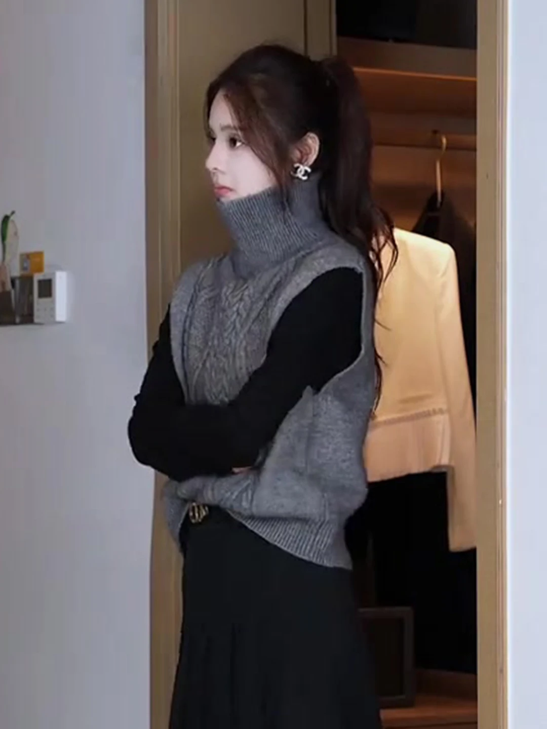 

Zhang Women's Design Single Button f High Collar Svel Knitted Sweater Autumn Winter Twist Double Sided Wear Vest