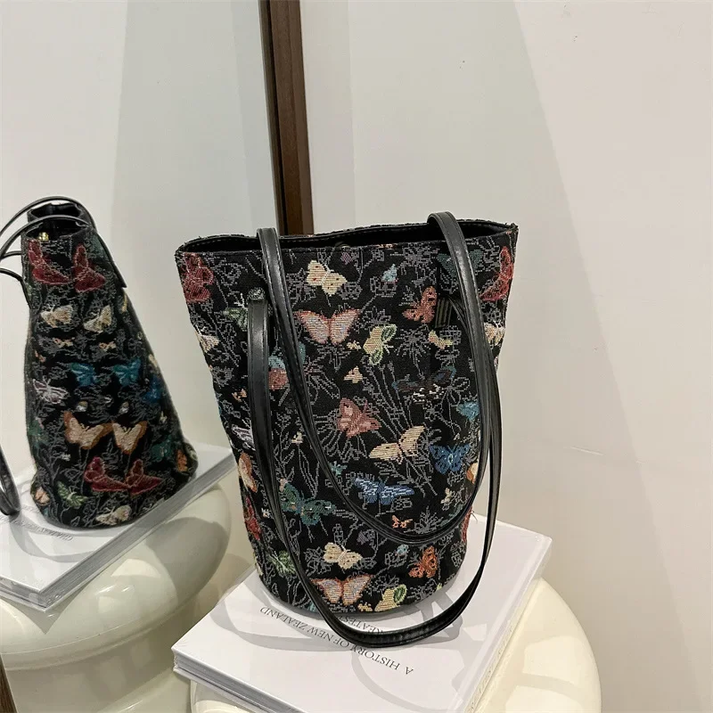 Mori-Bolso de mano de lino estilo pintura al óleo Retro ligero, nueva moda, bolso tipo cubo con mariposa, bolso de hombro de gran capacidad para mujer 2024