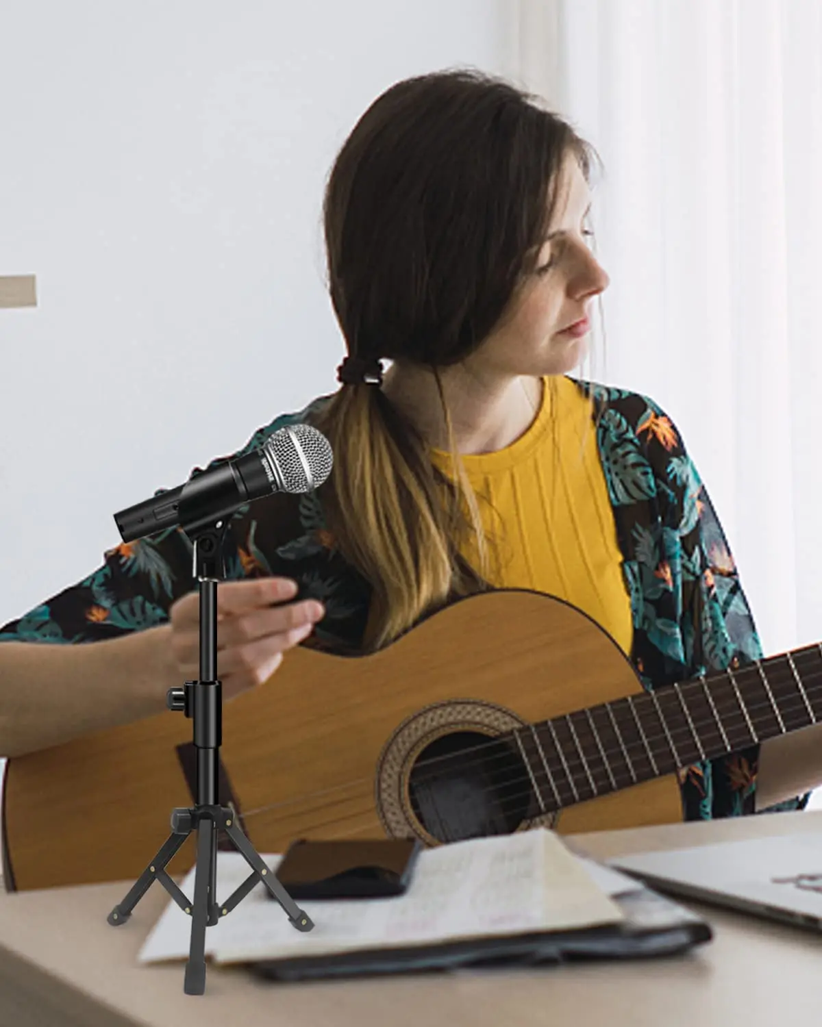 حامل ميكروفون محمول قابل للتعديل مع حامل ثلاثي القوائم لسطح الطاولة مع حامل مشبك ميكروفون لـ SM58، SM57، Samson