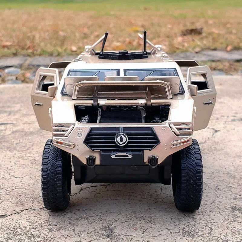 1:28 Dongfeng warriors Military Off-road Vehicle Alloy Car With Pull Back Sound Light Children Gift Collection Diecast Toy Model