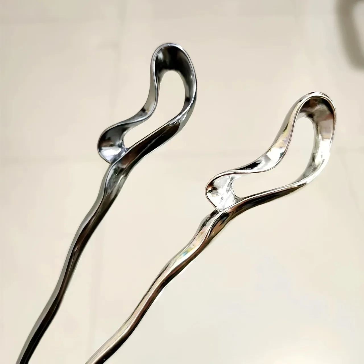 دبوس شعر جديد بسيط وعصري غير منتظم مصنوع من خليط معدني يرتدي يوميًا مع شعر مضفر برأس ماروكو دبوس شعر صغير وفريد من نوعه