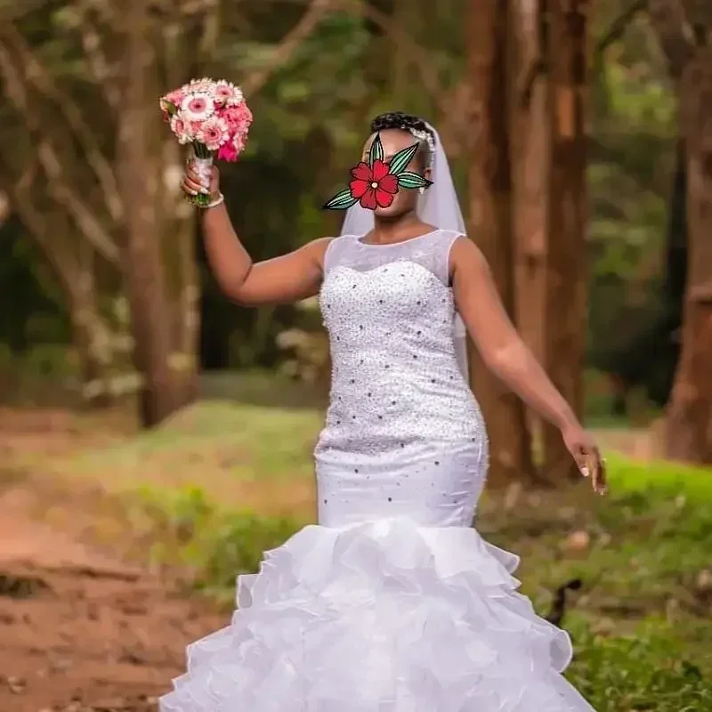 Maßgeschneiderte Luxus ärmellose Pailletten Perlen Sexy Designer echte Meerjungfrau Brautkleider Rüschen Schicht Fischschwanz