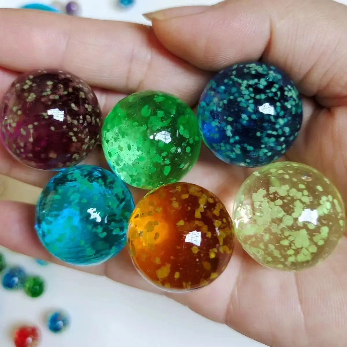 Диаметр 25 мм, 10 штук, непористые светящиеся стеклянные бусины, светящиеся украшения для аквариума, цветные прозрачные хрустальные шары. Диаметр 25 мм, 10 штук, непористые светящиеся стеклянные бусины, светящиеся украшения для аквариума, цветные прозрачные хрустальные шары.