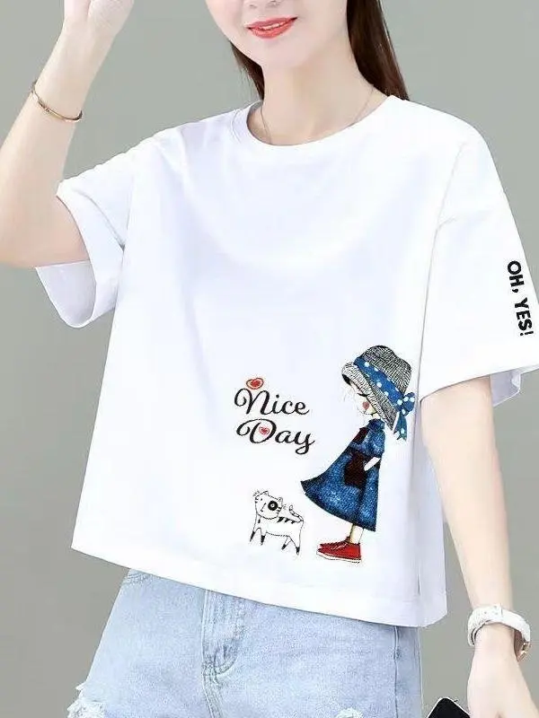 camiseta-feminina-de-manga-curta-branca-em-mistura-de-algodao-modelo-solto-plus-size-cintura-alta-com-bolso-e-lenco-esti