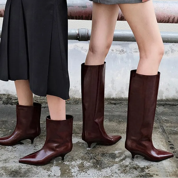 Botas altas Chelsea de charol para mujer, botas de mujer con punta puntiaguda color burdeos, tacón bajo tipo gatito, zapatos de mujer de estilo maduro