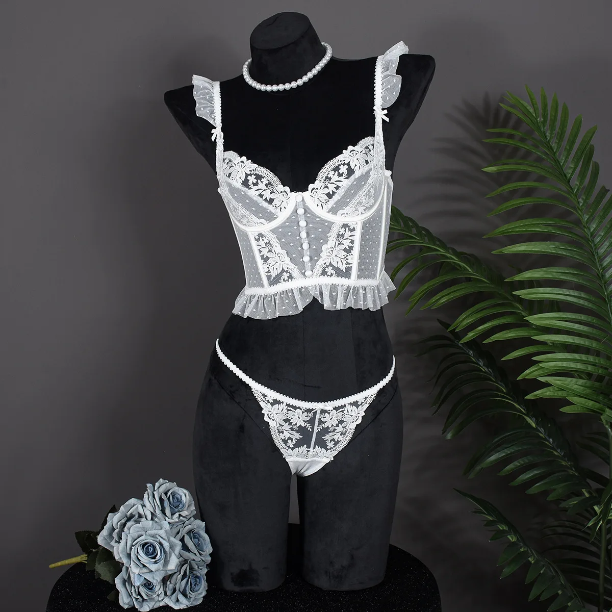 

French Sexy Ultra Thin Underwear Women Lace Embroidery Flowers Bra Set Breathable Body Shap Bras and Thongs Sets Lingerie