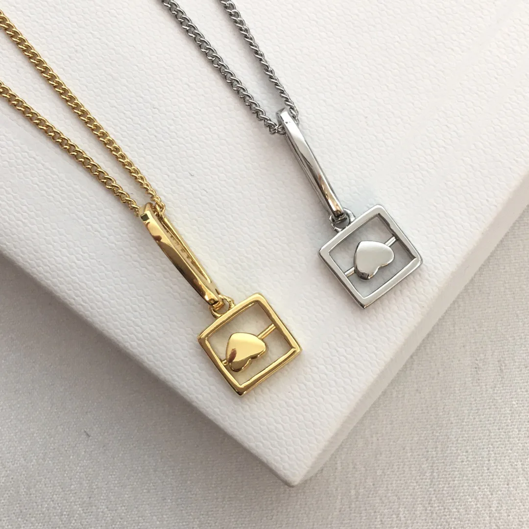 Box Triumphal Arch Dynamic Necklace Women's High End Charm Smooth Love Clavicle Chain