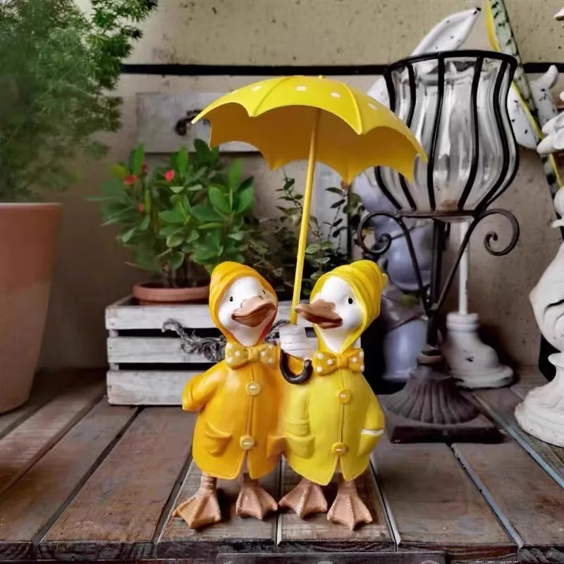 Nordic Umbrella Couple Ducks Resin Statue Outdoor Garden Figurines for Courtyard Balcony Decor Adorable Duck Garden Sculpture