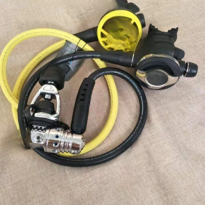 S600 regulator set, free R195 spare secondary head, diving breathing apparatus