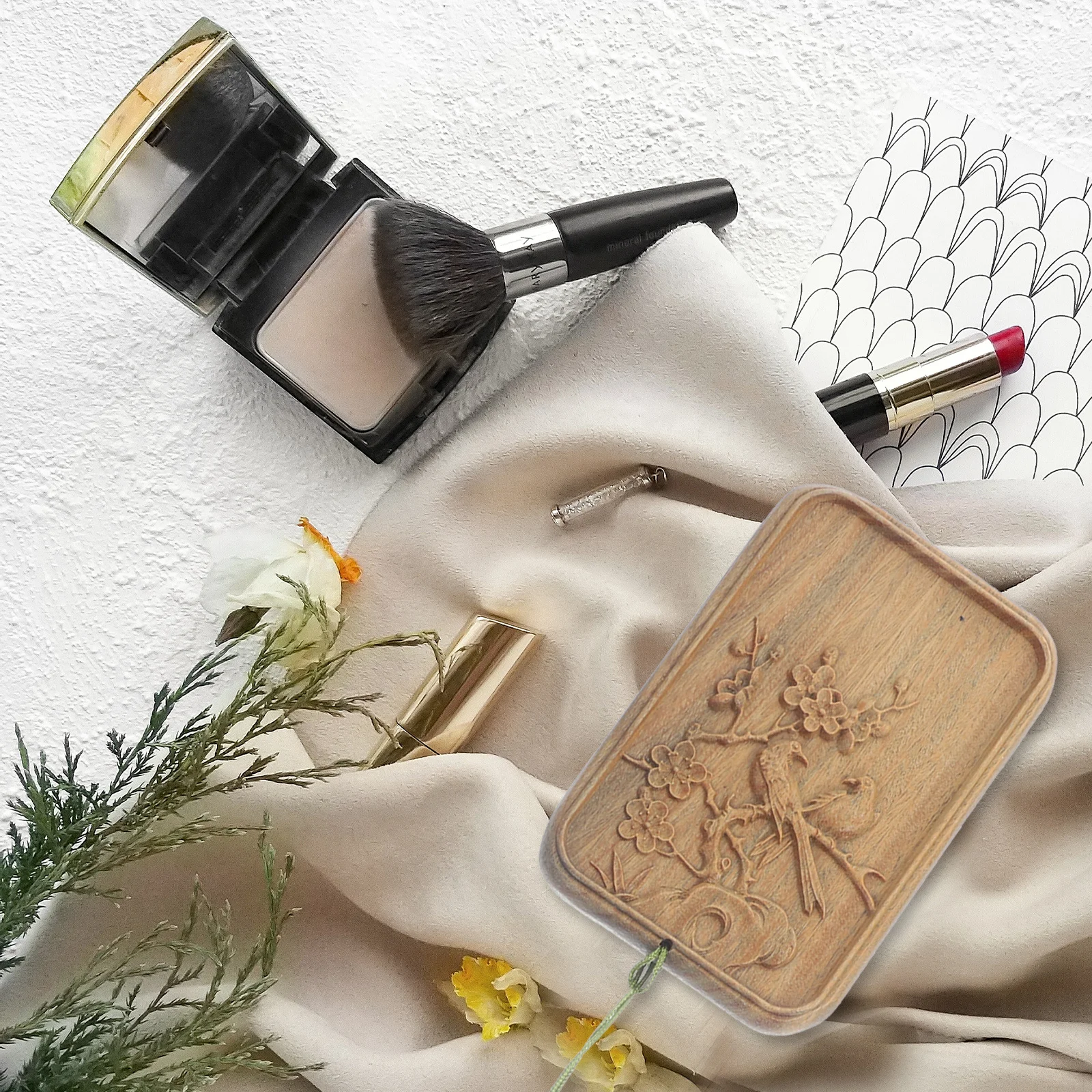 مرآة مكياج خشبية مدمجة محمولة صغيرة الحجم للنساء، أساسيات السفر، مرآة محمولة قابلة للطي من أجل اللمس أثناء التنقل #5