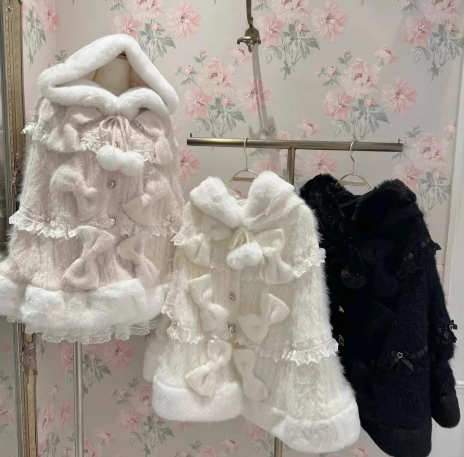 Japonská Liz Sweet Princess Fake Rabbit Fur Cape Coat Dámský podzimní zimní kožešinový kabát Volný Clock Rhinestone Bow Hood Coat - náhled 6