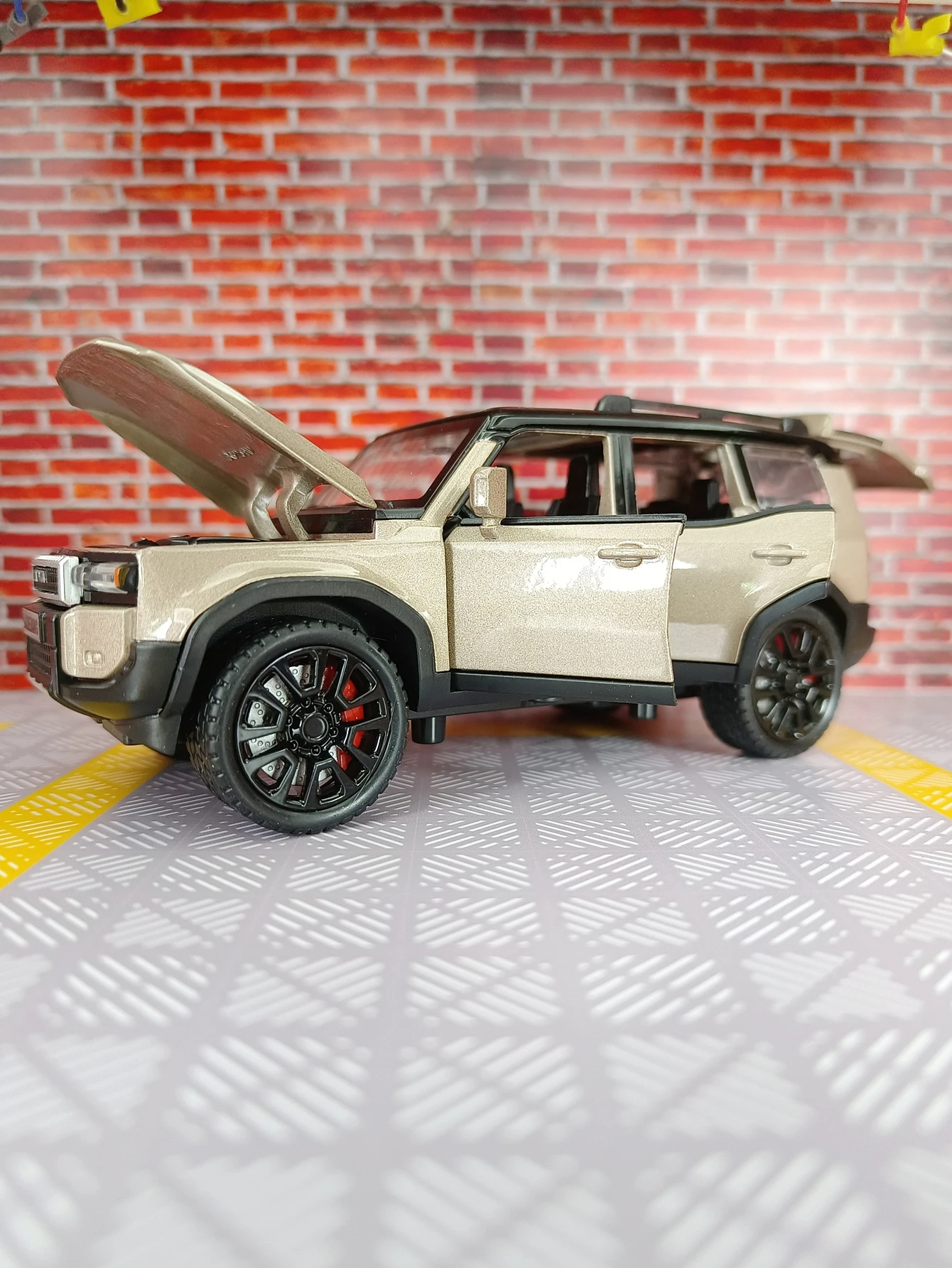 1/32 prado land cruiser liga modelo de carro diecast metal veículo fora de estrada modelo de carro simulação som e luz crianças brinquedo presente