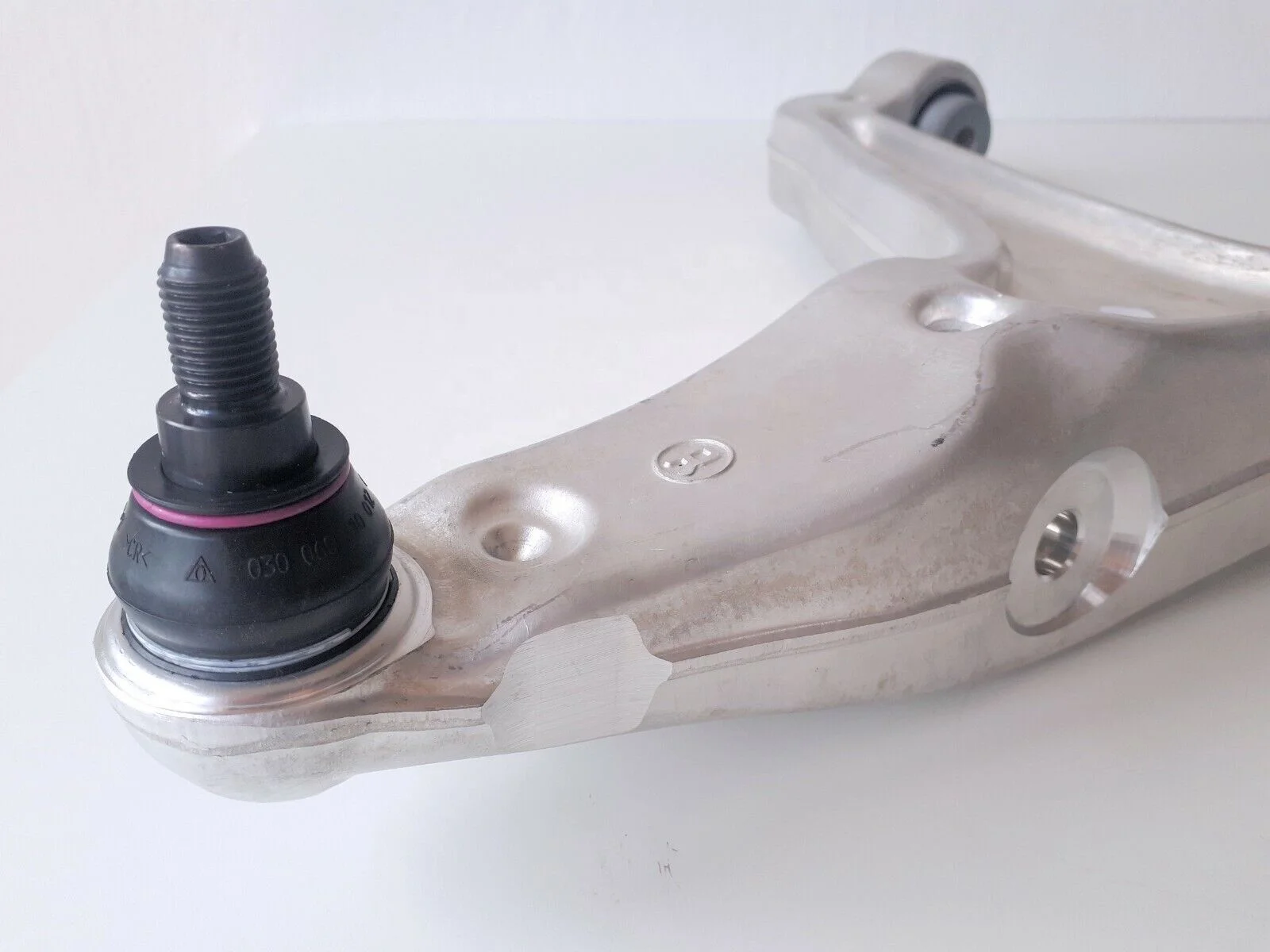 OEM 670213730 67021379 For Maserati Levante Swing arm(2017+)  Front Suspension