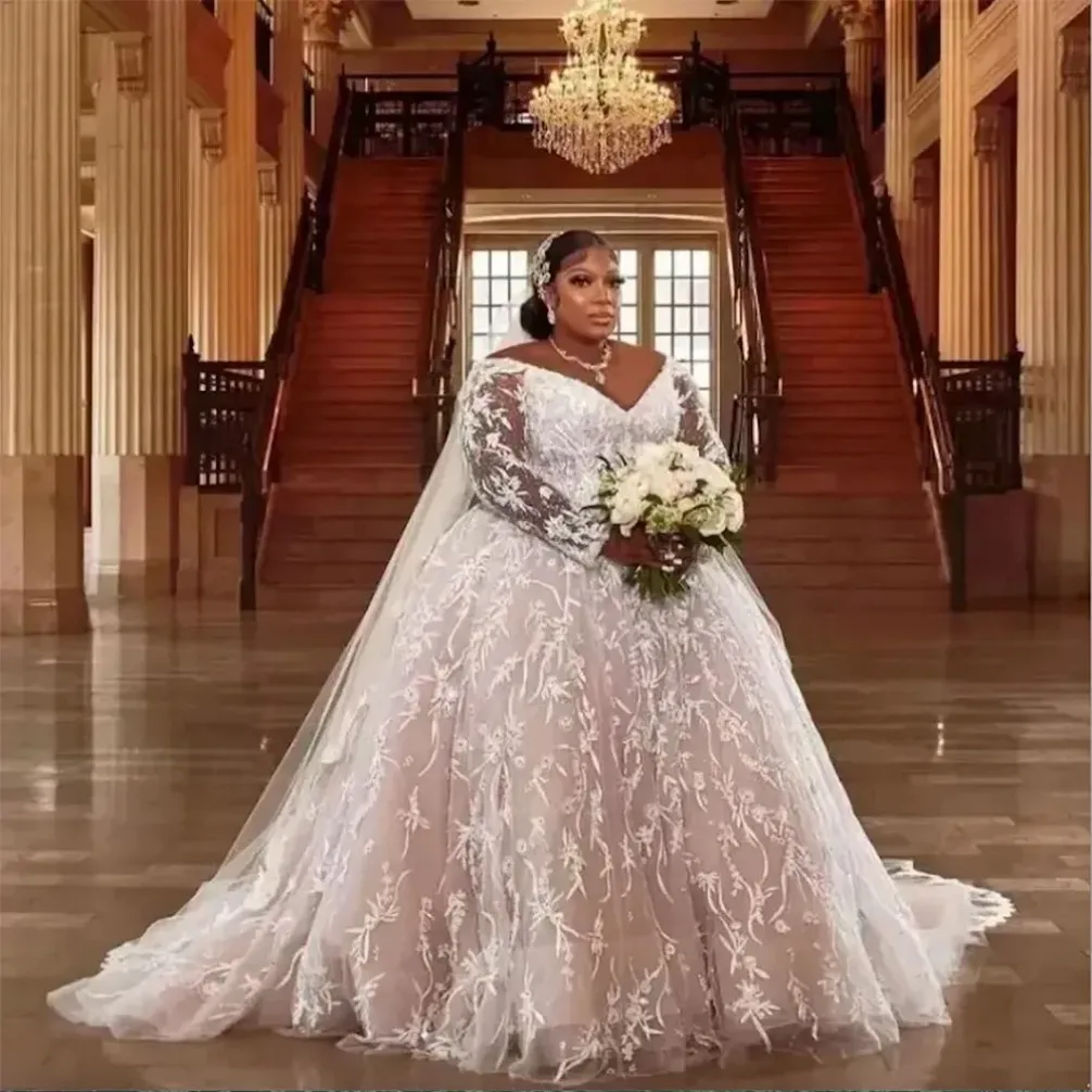 

Champagne Plus Size Wedding Dresses Long Sleeves Bridal Gowns V Neck Beads Lace Applique Beach Custom Made Court Train Chic