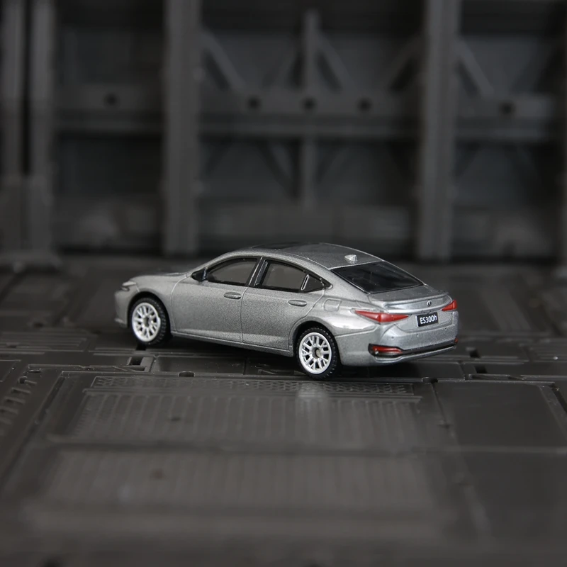 CCA 1:64 lexus ES300h modelo de coche de aleación totalmente metálico deslizante a prueba de golpes colección de adornos de coche de juguete para niños.