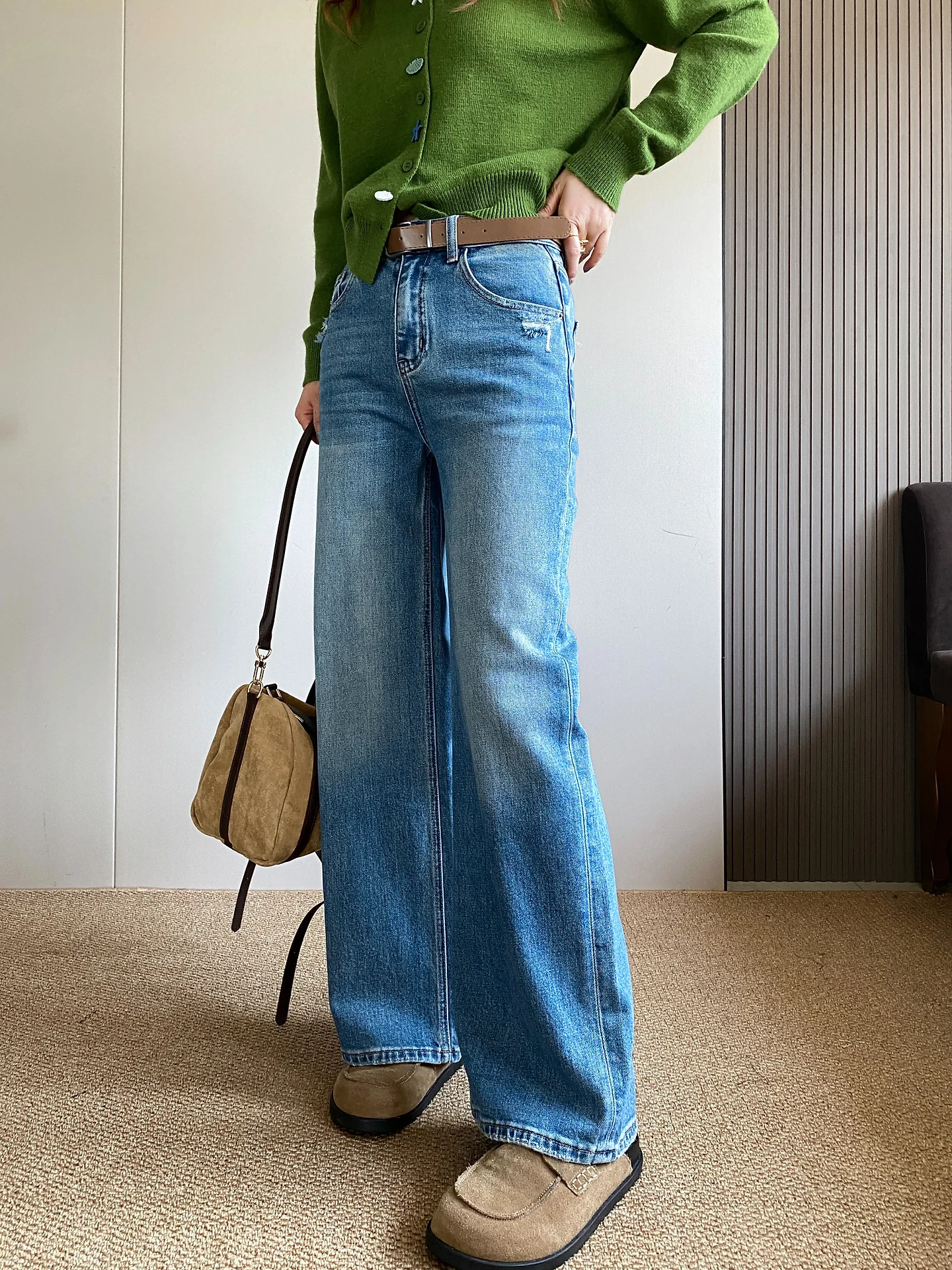 

Женские джинсы с высокой талией и широкими штанинами, повседневные, весенние, новые, свободного кроя, удлиненные, прямые, с эффектом похудения