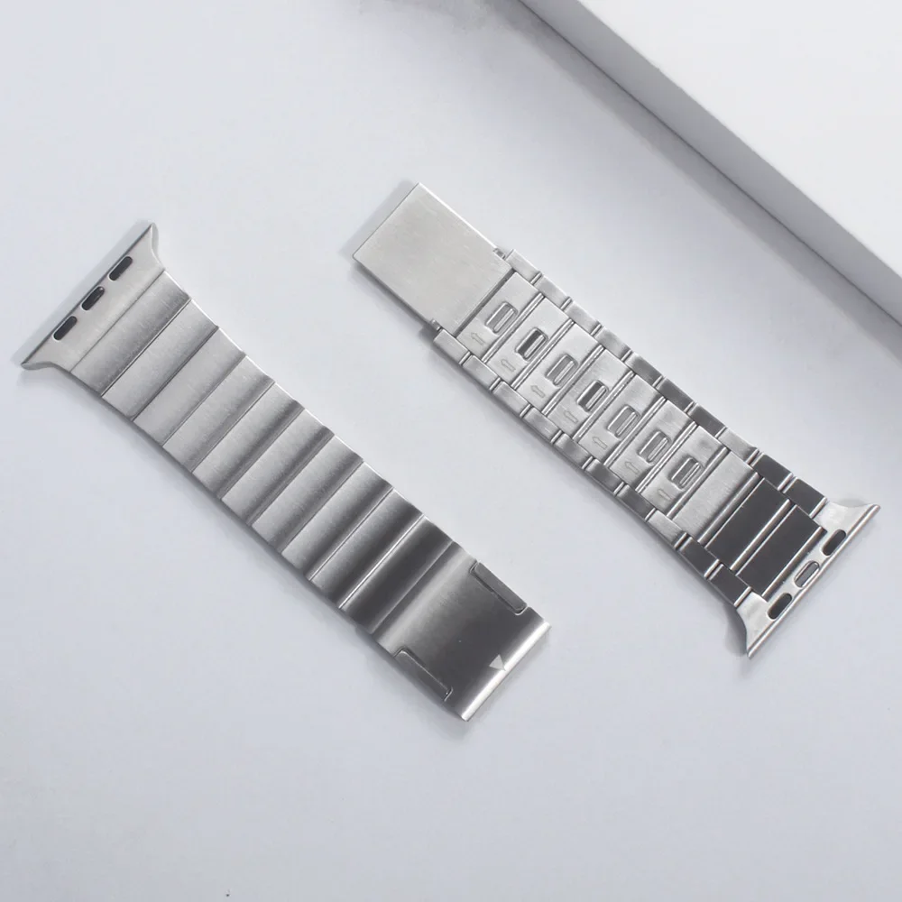 Cinturino di lusso in acciaio inossidabile per cinturino Apple Watch Ultra 49mm 45mm 44mm 42mm Bracciale magnetico color titanio per IWatch 8 7 6 5