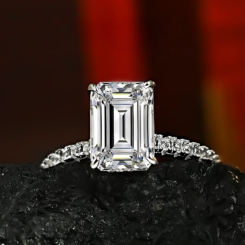 New Light Luxury and Simple Emerald 925 Silver Ring Set with High Carbon Diamond, Unique Diamond Ring, Versatile Wedding Jewelry