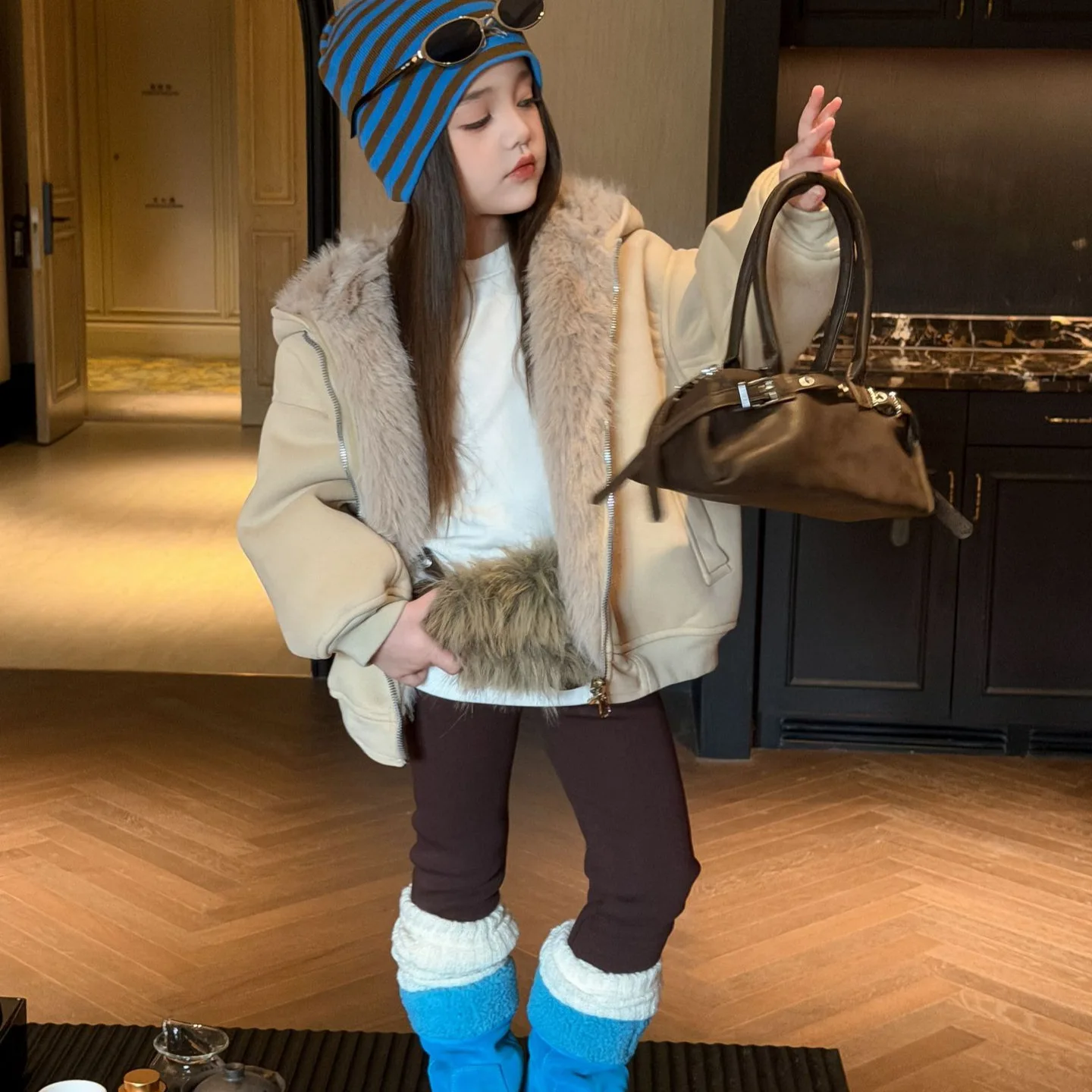 Childrens Wear 2026 Winter New Childrens Wear Girls Eco Friendly Faux Fox Fur Coat Thick Version Soft Jacket
