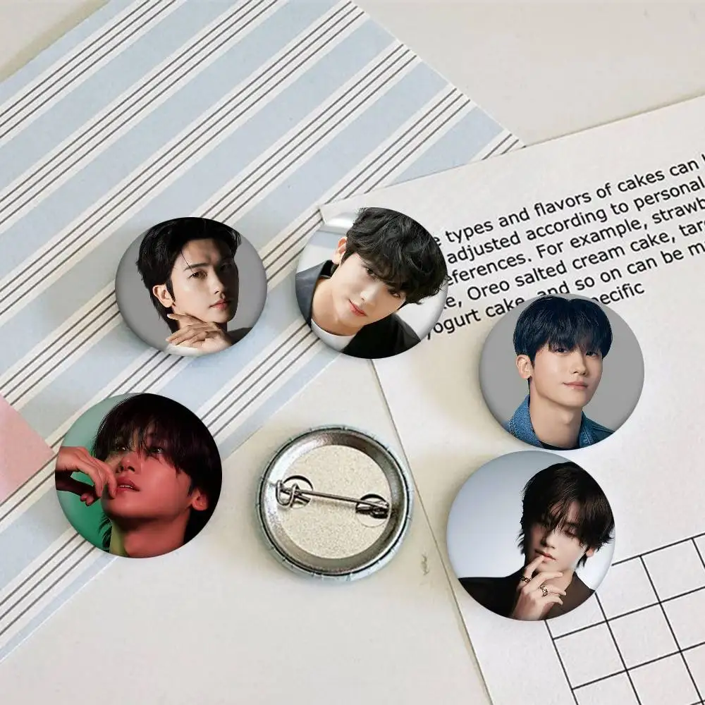 Actor Singer Park Hyung Sik Round Badge Creative Brooch Clothing Backpack Accessories Lapel Pin