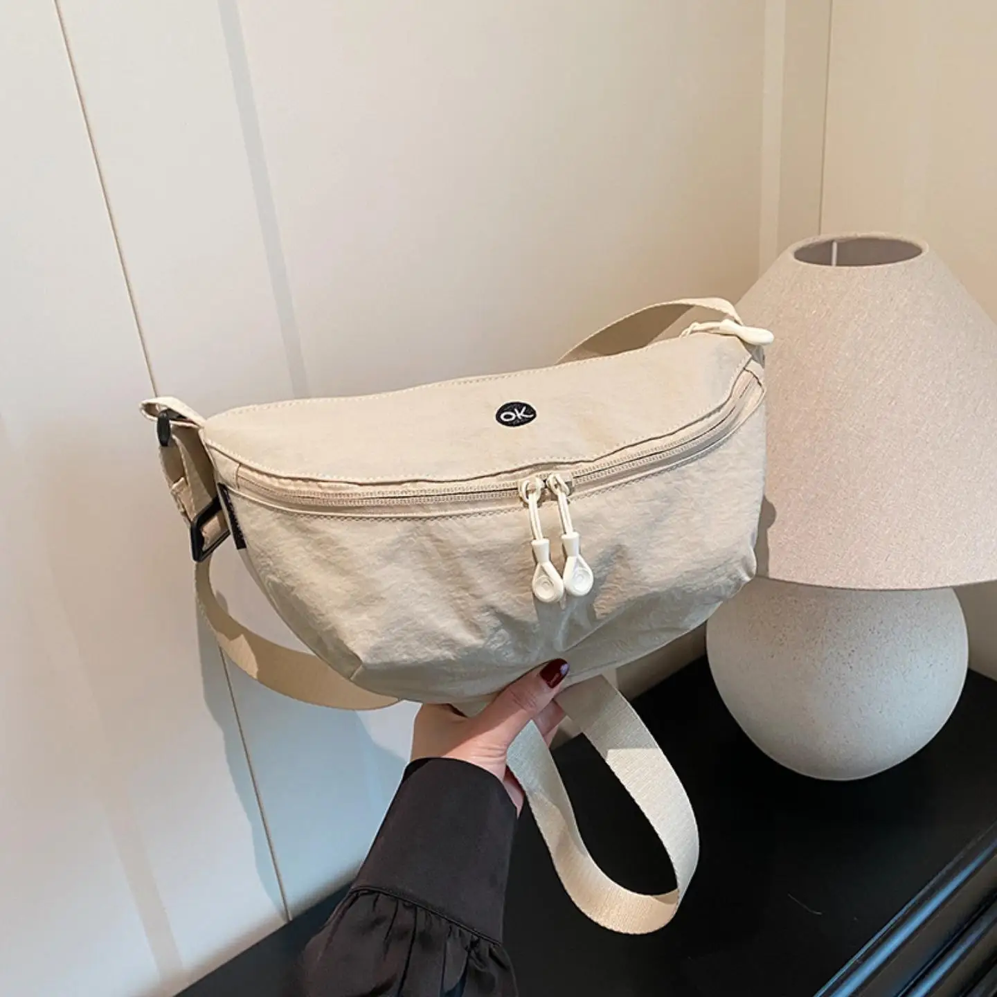 

Large Capacity Women's Crossbody Bag 2026 New Style Dumpling Bag Single Shoulder Sports Commuting Bag Urban Minimalist Polyes...