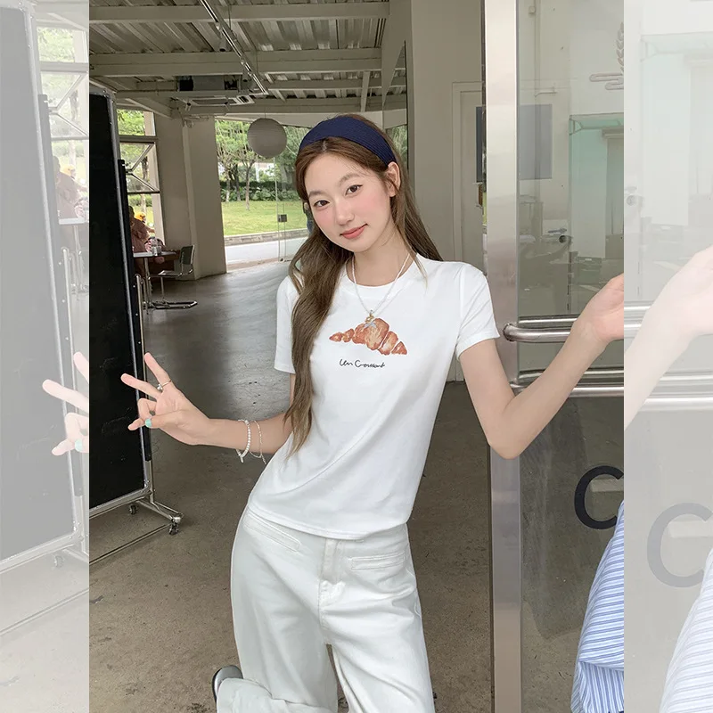 Novedad de verano, camiseta blanca de manga corta con cuello redondo y diseño de hombros descubiertos para mujer, Top ajustado con estampado de pan de estilo coreano