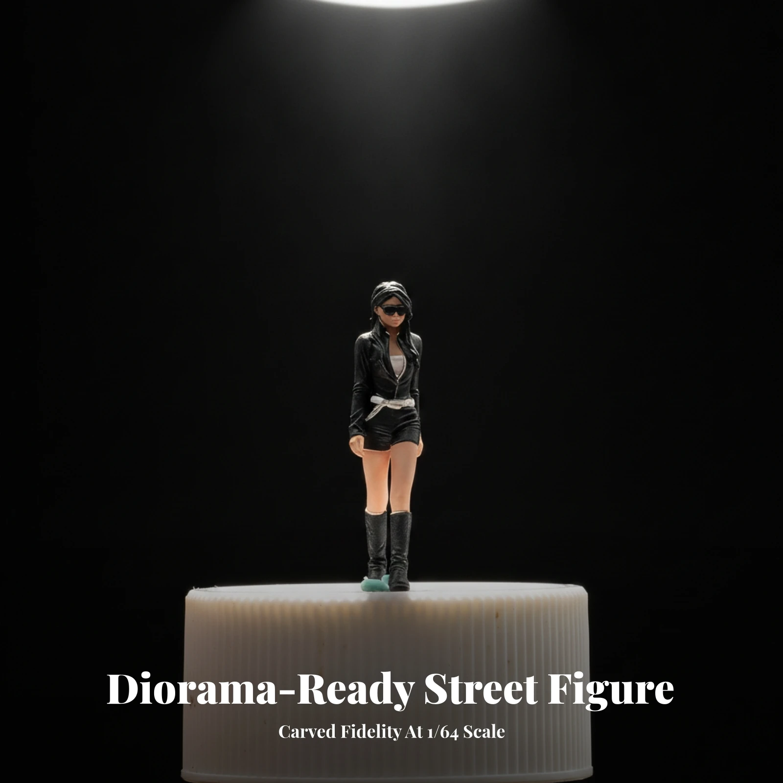 Resin Miniature Female Figurine Compact Collectible Miniature Woman Figure 1/64 Scale Mini Woman Model Lightweight