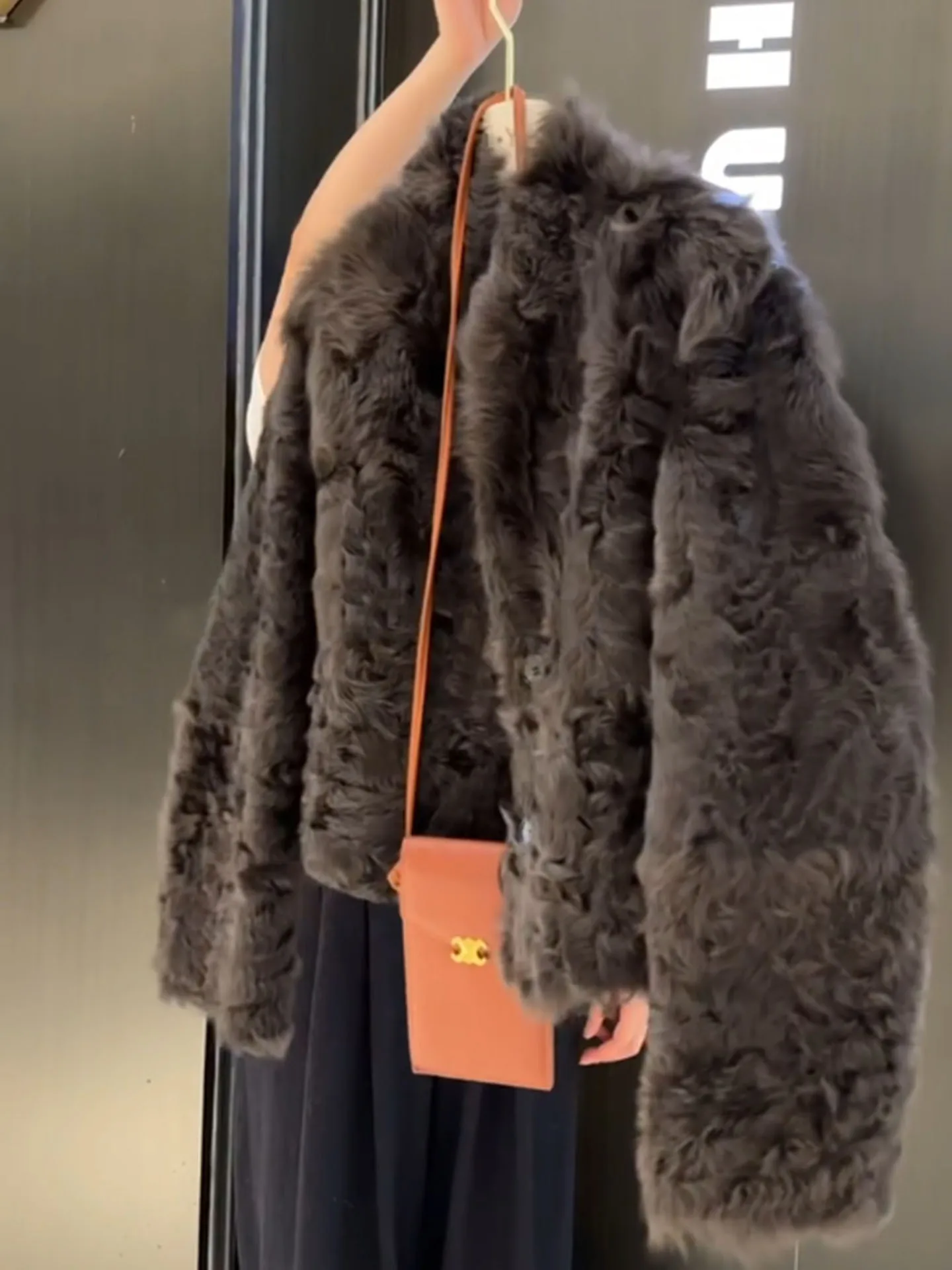 Casaco Externo Único de Couro e Pele para Mulheres, Novo Lançamento de Inverno, Casual, Forrado