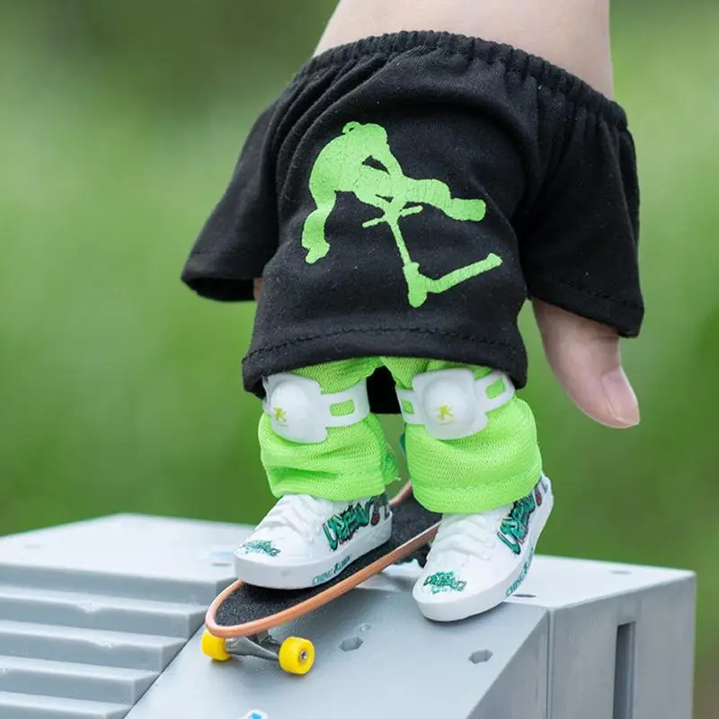 Mini Finger Skateboard con pantaloni e scarpe gioco professionale all'aperto Finger Scooter Set regalo di compleanno giocattoli per bambini adulti