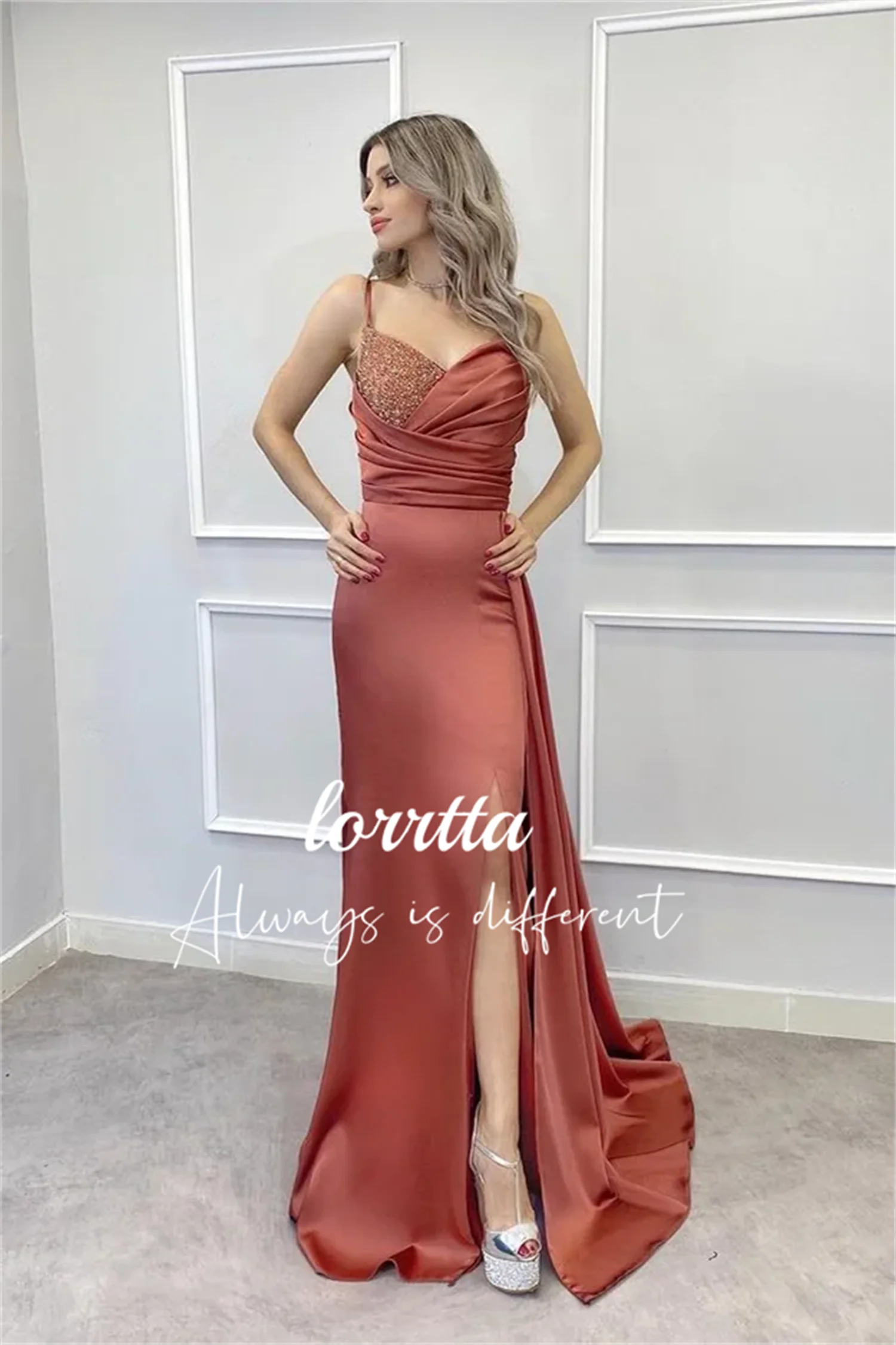 

Lorrtta Sexy Satin Beaded Spaghetti Strap Slit Ball Gown فساتين طويلة مناسبة رسمية للحفلات الراقصة Vestidos Para Mujer De Fiesta