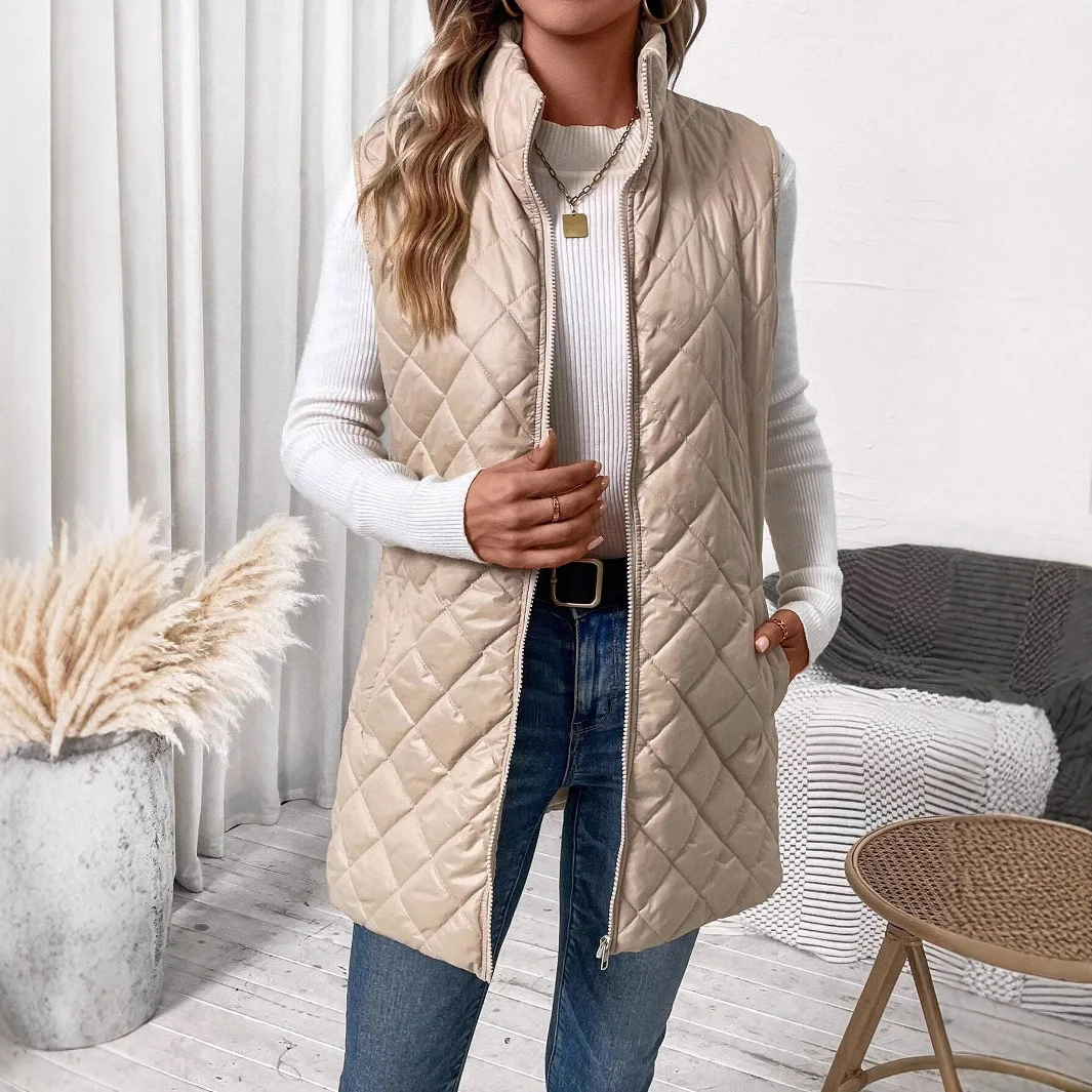 سترة قطنية جديدة لخريف وشتاء 2025 بلون ماسي مع جيوب بسحاب