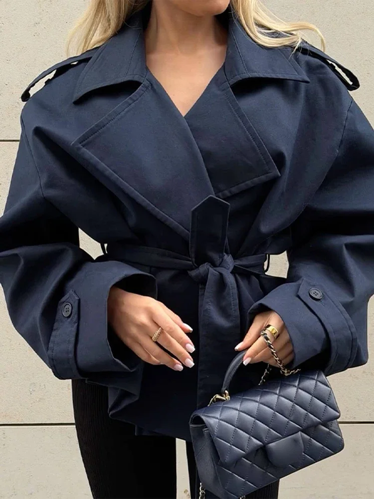 Damenmäntel mit Einfarbigem Revers und Gürtel, Kurze Trenchcoat-Jacke für den Frühling, Weiblicher Epaulet-Mantel mit Langen Ärmeln und Knöpfen, Schlanker Schnitt, Neue Damen-Oberbekleidung – Detail 15