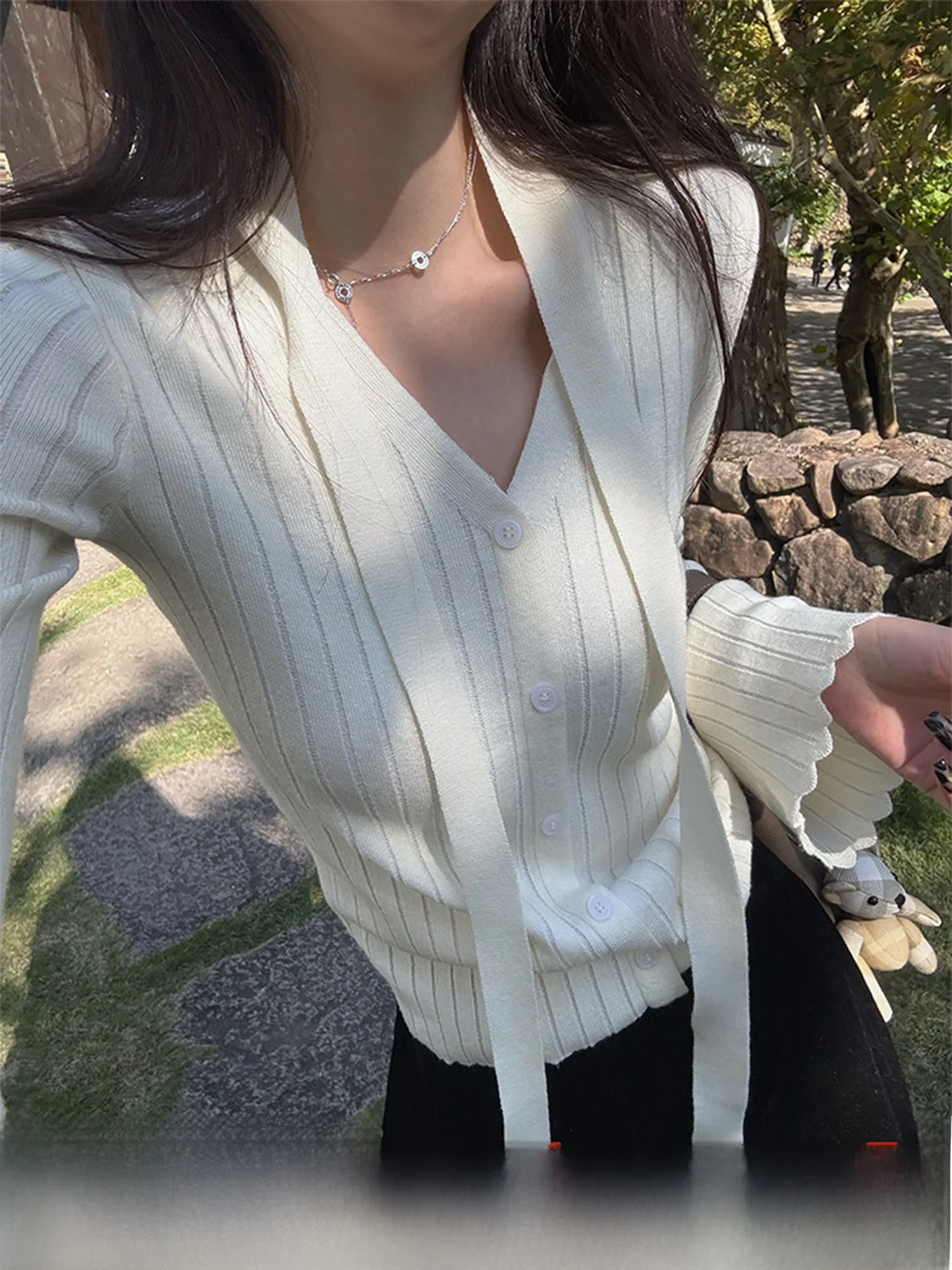 

Мягкий и нежный на ощупь кардиган Superniniyy с V-образным вырезом, 33% шерсть, длинный рукав, вязаный, женский, в корейском стиле