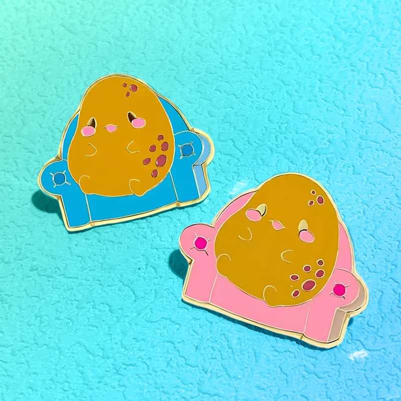 Cute Sitting Sofa Potato Pins 2-color Cartoon Funny Potatoes Metal Pin For Backpack Denim Jacket Lapel Badge Brooch Friends Gift